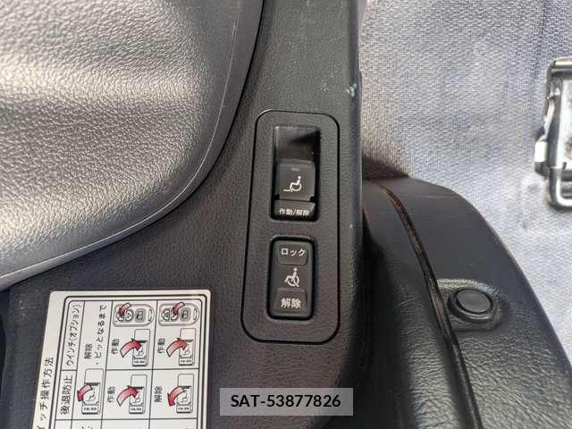 Toyota VOXY 2017-06 8284432-8