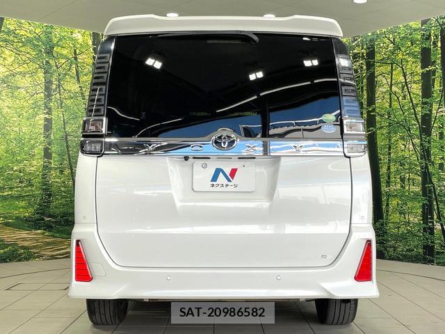 Toyota VOXY 2019-04 8284499-15