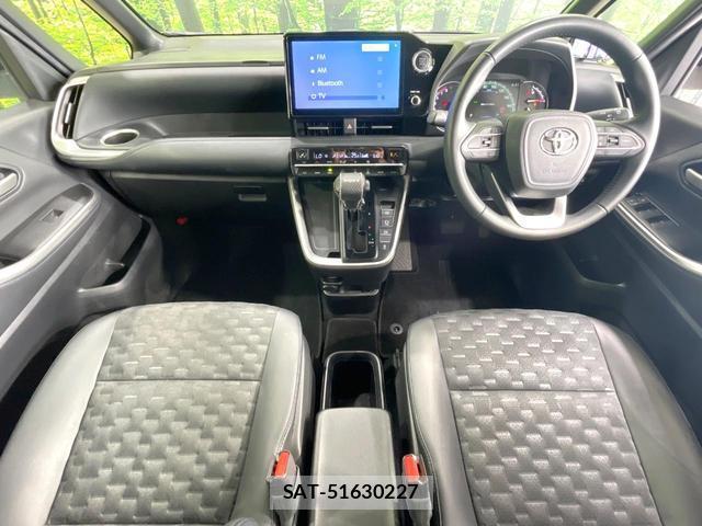 Toyota VOXY 2022-03 8284510-1