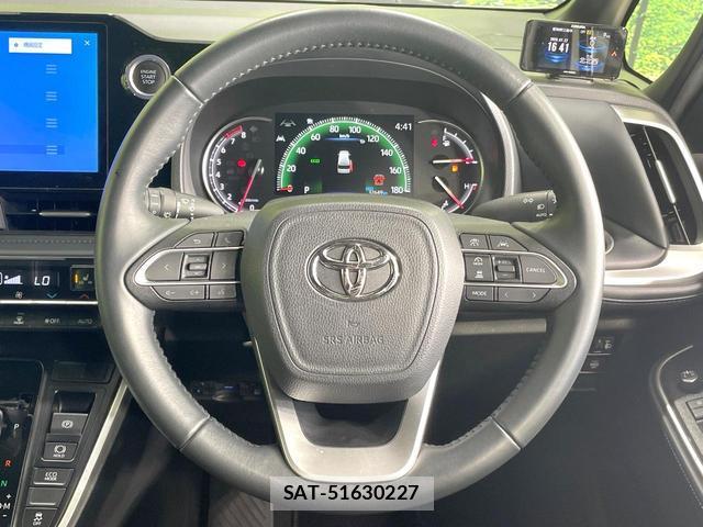 Toyota VOXY 2022-03 8284510-11