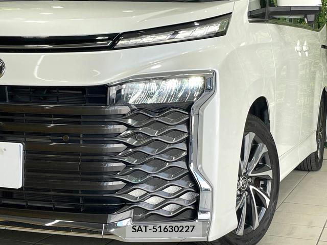 Toyota VOXY 2022-03 8284510-12