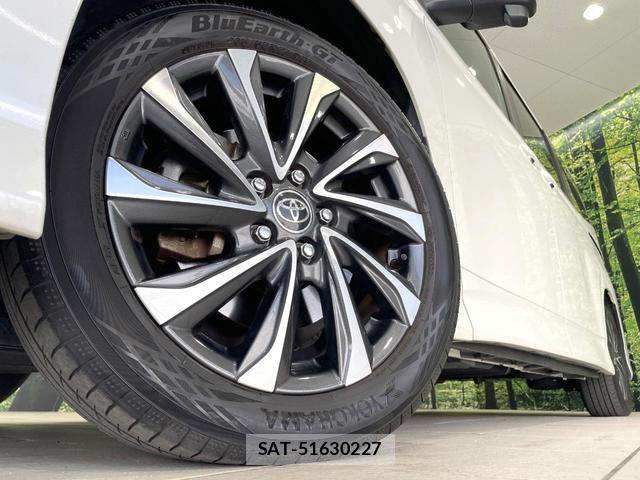 Toyota VOXY 2022-03 8284510-13