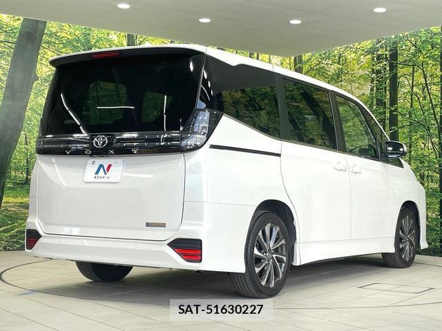 Toyota VOXY 2022-03 8284510-17