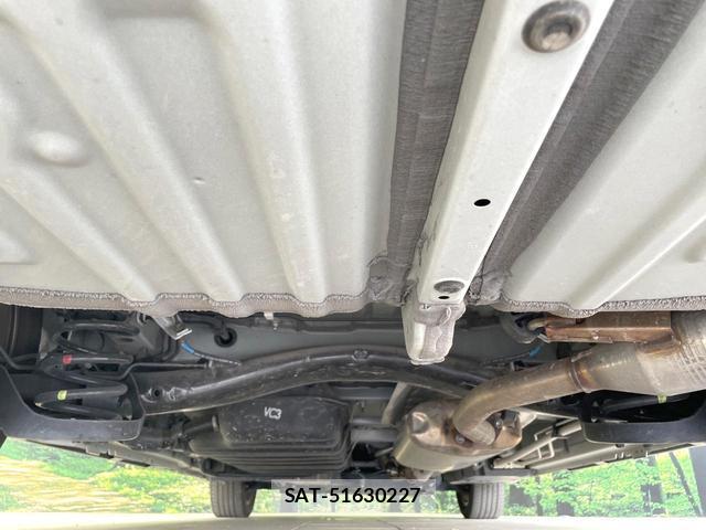 Toyota VOXY 2022-03 8284510-19