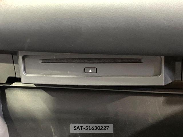 Toyota VOXY 2022-03 8284510-4