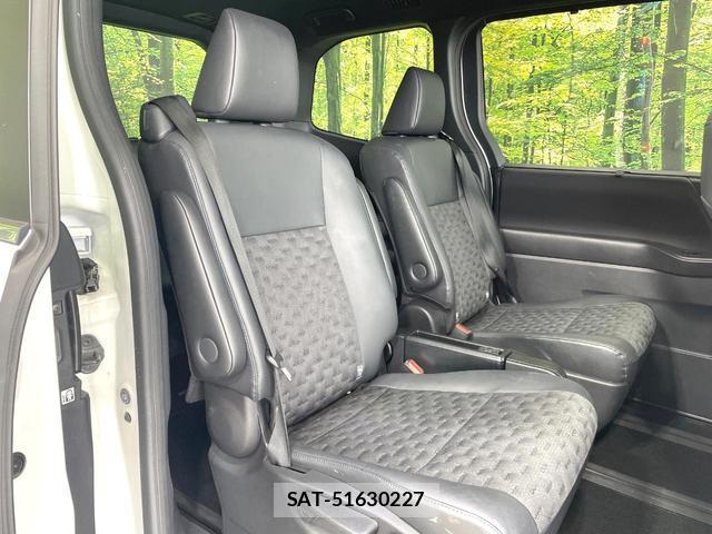 Toyota VOXY 2022-03 8284510-8