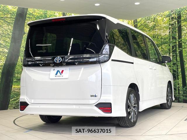 Toyota VOXY 2025-07 8284515-17