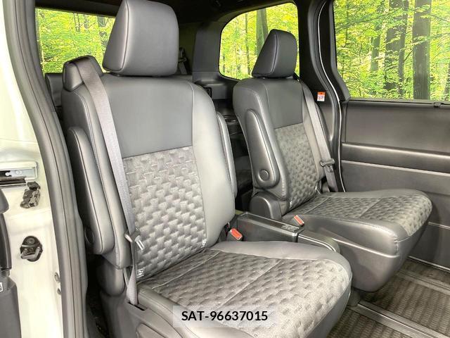Toyota VOXY 2025-07 8284515-8