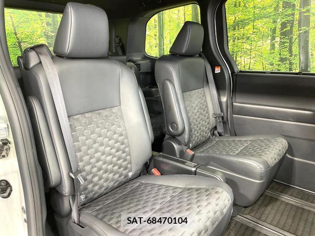 Toyota VOXY 2025-07 8284516-7