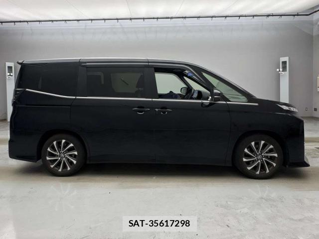 Toyota VOXY 2022-11 8284667-10