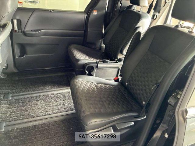 Toyota VOXY 2022-11 8284667-7