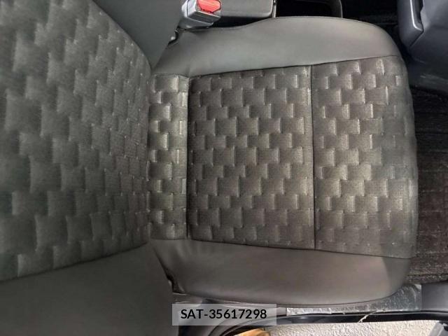 Toyota VOXY 2022-11 8284667-8
