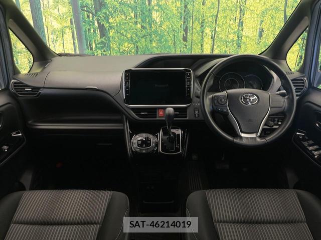 Toyota VOXY 2018-10 8284903-1
