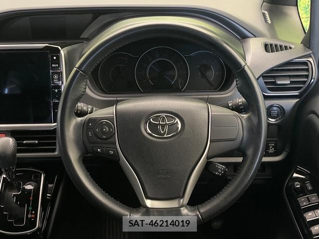 Toyota VOXY 2018-10 8284903-11