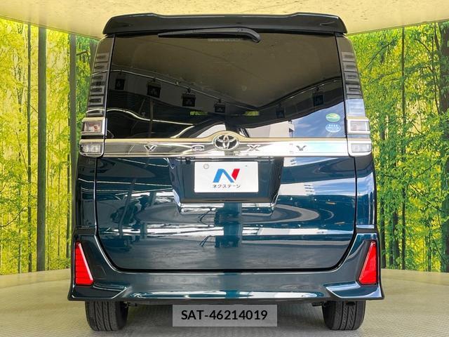 Toyota VOXY 2018-10 8284903-15