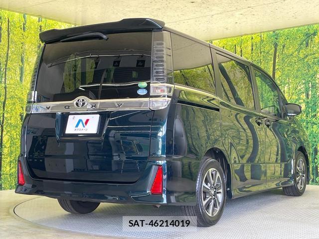 Toyota VOXY 2018-10 8284903-17
