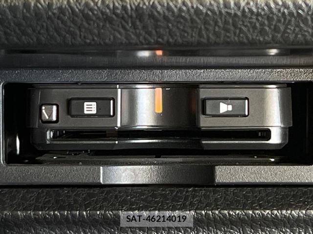 Toyota VOXY 2018-10 8284903-5