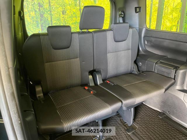 Toyota VOXY 2018-10 8284903-9