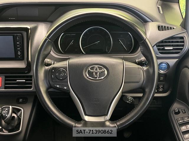 Toyota VOXY 2014-12 8284906-11