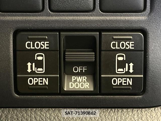 Toyota VOXY 2014-12 8284906-5
