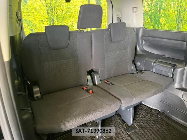 Toyota VOXY 2014-12 8284906-9