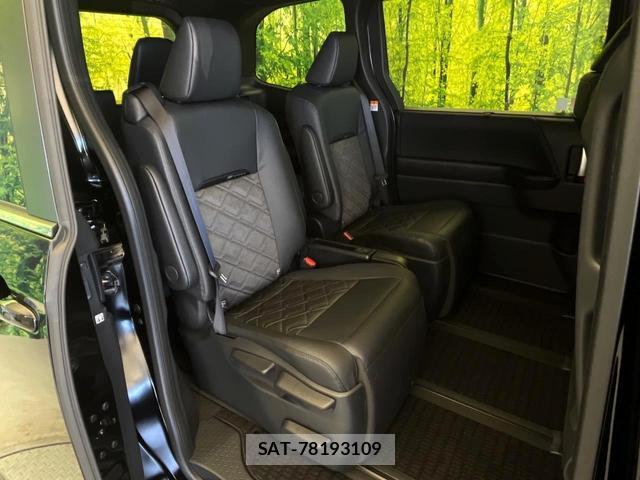 Toyota VOXY 2026-06 8284907-8