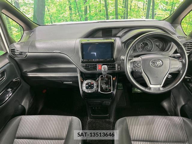 Toyota VOXY 2017-10 8285006-1
