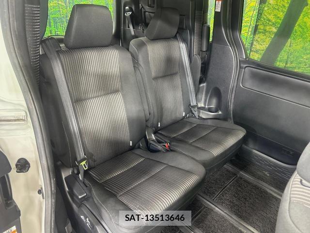 Toyota VOXY 2017-10 8285006-11