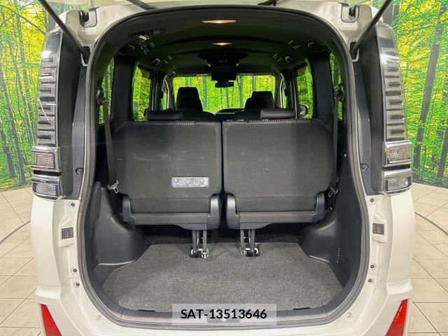 Toyota VOXY 2017-10 8285006-13