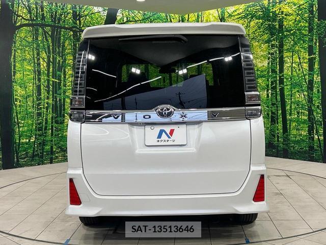 Toyota VOXY 2017-10 8285006-15