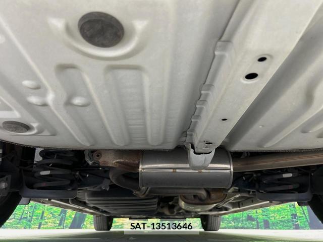 Toyota VOXY 2017-10 8285006-19