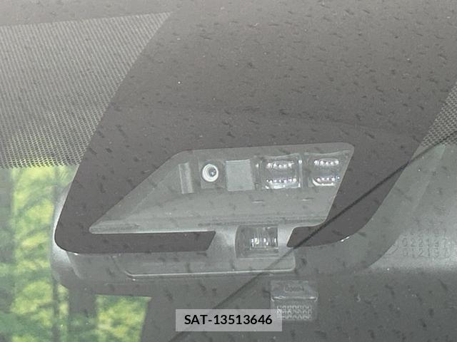 Toyota VOXY 2017-10 8285006-4