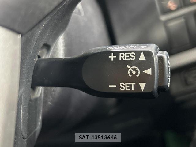 Toyota VOXY 2017-10 8285006-5