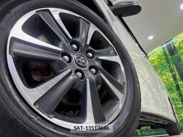 Toyota VOXY 2017-10 8285006-9