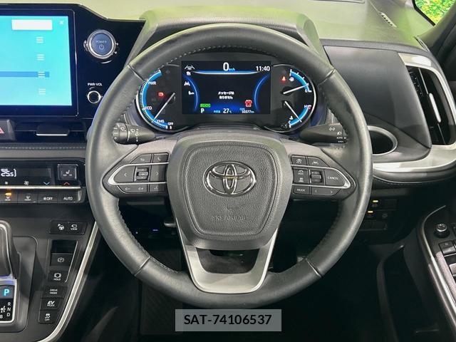 Toyota VOXY 2023-05 8285010-11