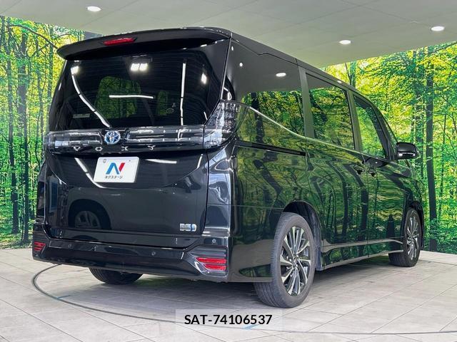 Toyota VOXY 2023-05 8285010-17