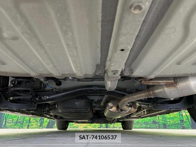 Toyota VOXY 2023-05 8285010-19