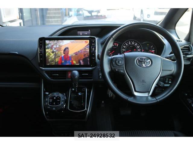 Toyota VOXY 2020-02 8285028-2