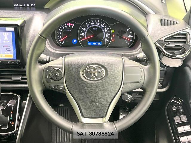 Toyota VOXY 2018-09 8285076-11