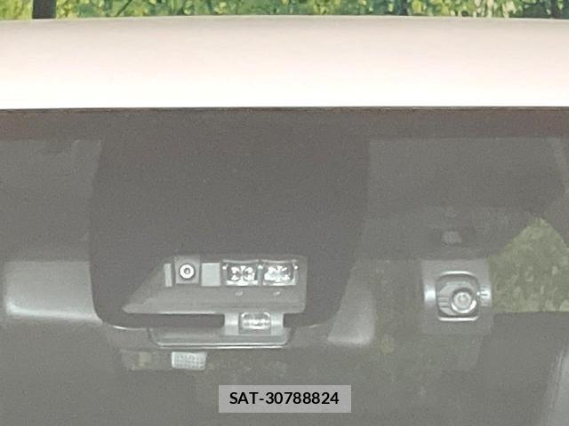 Toyota VOXY 2018-09 8285076-5