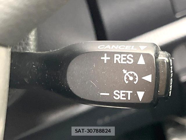 Toyota VOXY 2018-09 8285076-6