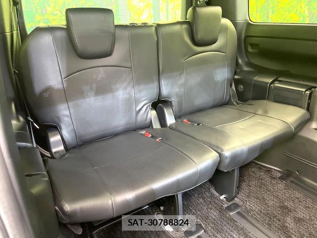 Toyota VOXY 2018-09 8285076-9