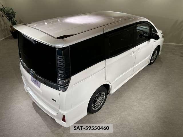 Toyota VOXY 2017-07 8285079-14