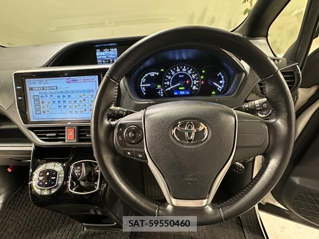 Toyota VOXY 2017-07 8285079-17