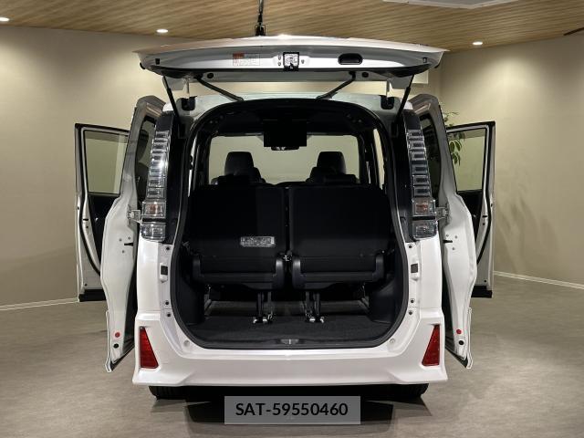 Toyota VOXY 2017-07 8285079-18