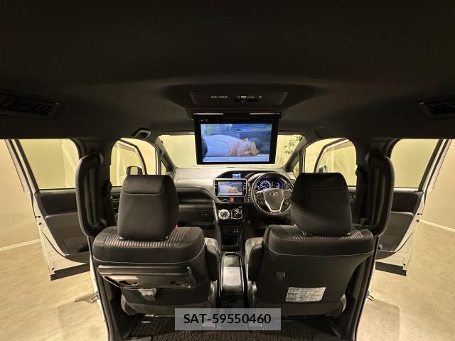 Toyota VOXY 2017-07 8285079-2