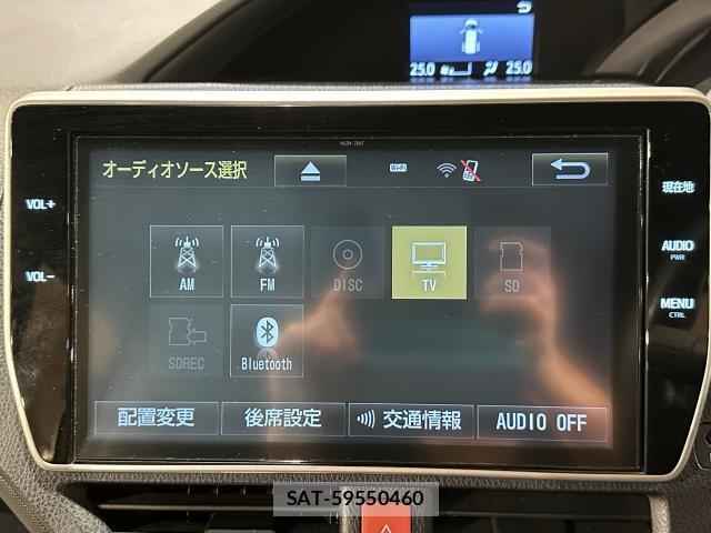 Toyota VOXY 2017-07 8285079-4