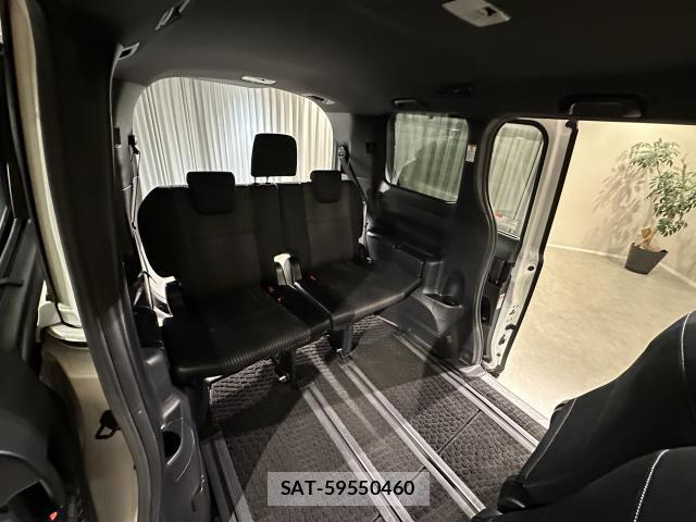 Toyota VOXY 2017-07 8285079-7