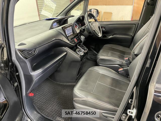 Toyota VOXY 2019-03 8285140-12