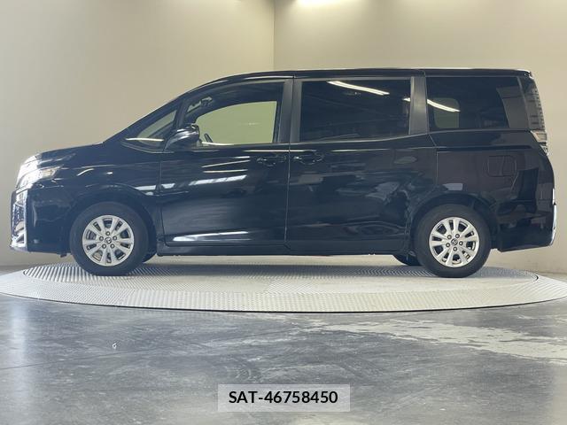 Toyota VOXY 2019-03 8285140-16